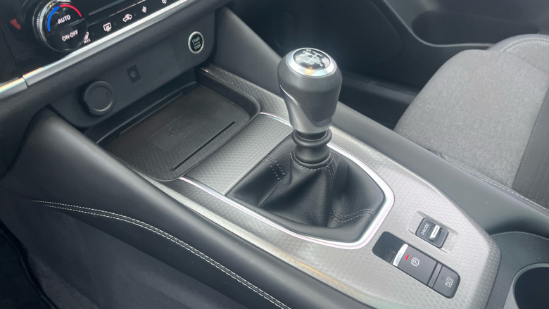 Nissan Qashqai 1.3 DiG-T MH N-Connecta 5dr Petrol Hatchback